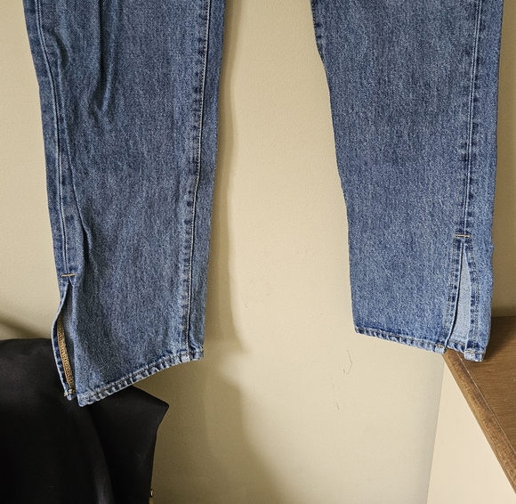 Good American Good Boy straight leg side split hem in Blue941 wash - Picture 4 of 9